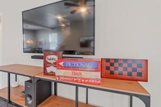 Beautiful Townhome Loaded with Amenities Excellent Location Great Value Central AC - 4