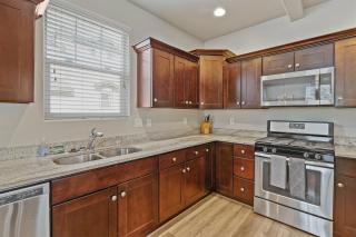 Beautiful Townhome Loaded with Amenities Excellent Location Great Value Central AC - 3