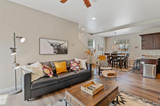 Beautiful Townhome Loaded with Amenities Excellent Location Great Value Central AC - 5