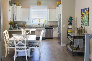 Cottons Cabin Forest Views Near Downtown Backyard with Firepit Grill Family-Friendly - Flagstaff - 6