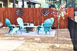 Cottons Cabin Forest Views Near Downtown Backyard with Firepit Grill Family-Friendly - Flagstaff - 4