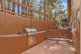 Forest Heights Mountain Views Hot Tub Heated Floors Pizza Oven - 1