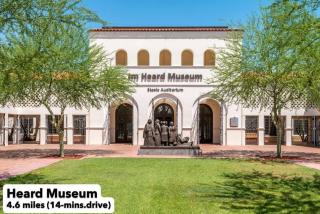 Stylish 1BR Uptown Biltmore Gym Pool Parking WD - 3