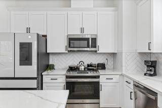 Quiet Neighborhood Close to Convention Center and Midtown! - 8