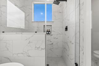 Quiet Neighborhood Close to Convention Center and Midtown! - 7