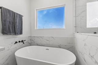 Quiet Neighborhood Close to Convention Center and Midtown! - 5