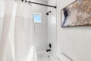 Quiet Neighborhood Close to Convention Center and Midtown! - 4