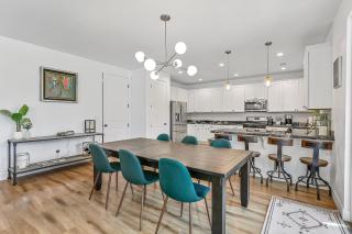 Pet Family-Friendly Spacious Fenced Yard 5-min to Downtown EV Charger - 9