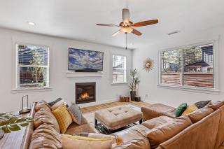 Pet Family-Friendly Spacious Fenced Yard 5-min to Downtown EV Charger - 1