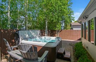 Mountain Lake Views Stunning Lakefront Retreat Hot Tub Game Room Near Downtown - 8