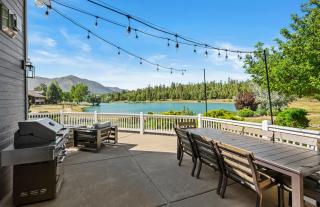 Mountain Lake Views Stunning Lakefront Retreat Hot Tub Game Room Near Downtown - 7