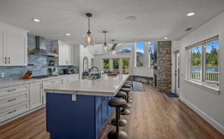 Mountain Lake Views Stunning Lakefront Retreat Hot Tub Game Room Near Downtown - 2