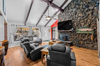 Big R Lodge Hot Tub Arcades Large Deck Retreat Near Flagstaff Attractions - 5