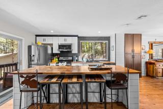 Big R Lodge Hot Tub Arcades Large Deck Retreat Near Flagstaff Attractions - 2