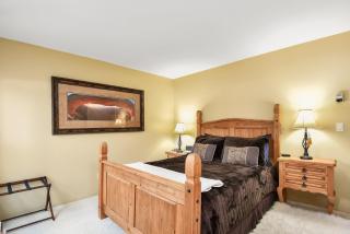 Utopia End-Unit Townhome On the 18th Hole Pool Table Fun Porch with Great Views - 8