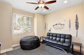 Windtree Retreat Hot Tub Pet-Friendly Fire Pit Near Downtown - 6