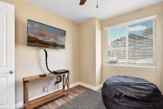 Windtree Retreat Hot Tub Pet-Friendly Fire Pit Near Downtown - 5