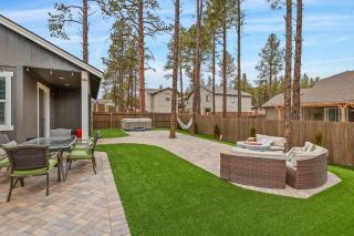 Windtree Retreat Hot Tub Pet-Friendly Fire Pit Near Downtown - 4