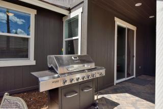 Windtree Retreat Hot Tub Pet-Friendly Fire Pit Near Downtown - 1