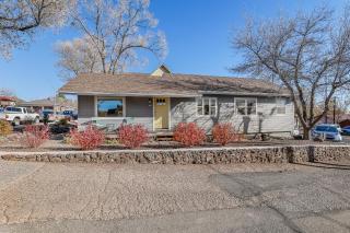 Downtown Crown Stylish Mid-Century Design Walk to Dining Shops - 6