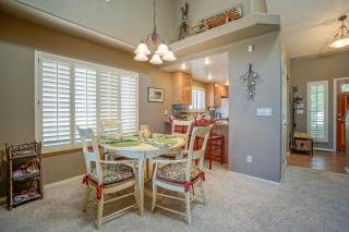 Mountain Oaks Retreat AC Spacious Flagstaff Townhome Golf Trails Nearby - 4