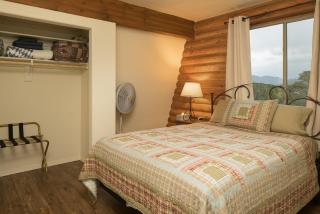 Ontario Ave Remodeled Log Cabin on 1 Acre Gateway to Grand Canyon Amazing Views - 5