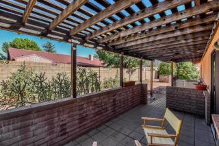 Red Rock Magnificence Stunning Views Quiet Village of Oak Creek Pet-Friendly - 2