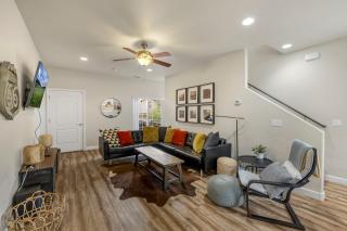 Mountain Peaks Getaway 4BR4BA Pet-Friendly Central AC Near Downtown Trails - 5