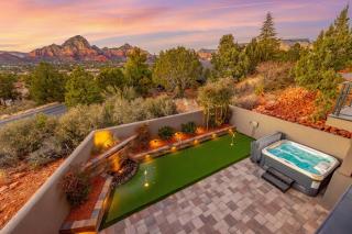 Zendona Luxury Estate Hot Tub Putting Green and Fire Pits Stunning Views Near Trails - 8