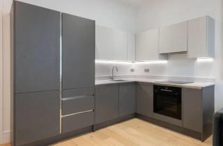 Bright, Sleek & Sophisticated Stay in Kensington - 5