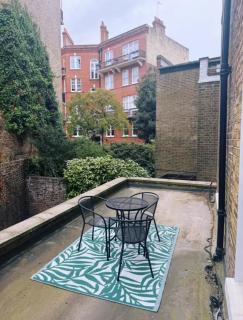 Bright, Sleek & Sophisticated Stay in Kensington - 1