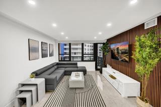 Modern 3BR Ocean view Condo with Pools, Gym and Sauna 1407 - 9