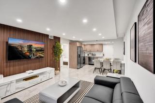 Modern 3BR Ocean view Condo with Pools, Gym and Sauna 1407 - 3