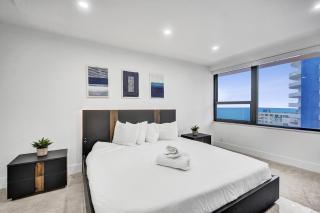 Modern 3BR Ocean view Condo with Pools, Gym and Sauna 1407 - 1