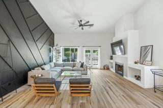 Black Palm Sparkling Pool Pool Table Close To Kierland Entertainment Newly Designed Beauty - 6