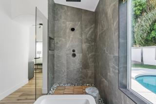 Black Palm Sparkling Pool Pool Table Close To Kierland Entertainment Newly Designed Beauty - 1