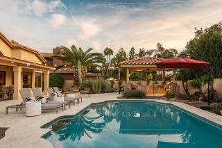 Arch Views Beautifully designed home with swimming pool table and more - 0