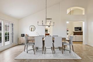 Arch Views Beautifully designed home with swimming pool table and more - 6