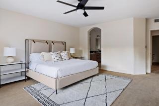 Arch Views Beautifully designed home with swimming pool table and more - 4