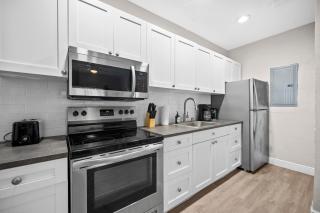 The Leeward Apartments By Lowkl - 1