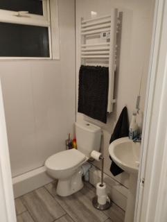 Garden Apartment & Parking, near Town train and Bus - 9