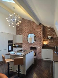 City Centre Luxury Apartment - 4