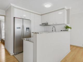 2-Bed Unit with Balcony BBQ & Stunning Lake Views - 3