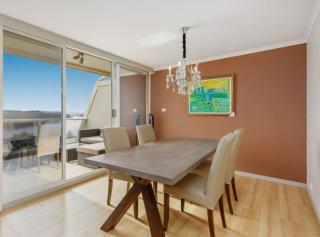 2-Bed Unit with Balcony BBQ & Stunning Lake Views - 9
