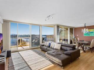 2-Bed Unit with Balcony BBQ & Stunning Lake Views - 7