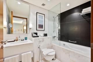 Luxurious Studio with Burj Khalifa View Direct Dubai Mall Access - Kempinski Residence - 4