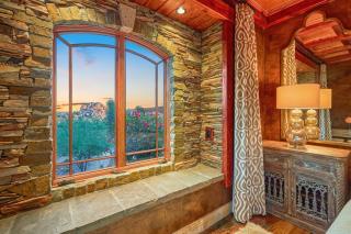 Castle On Black Mountain breathtaking panoramic views and outdoor entertainment - 8