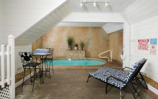 Gatlinburg Secret Splash - Private Indoor Pool, Outdoor Hot Tub, Jetted Tub + Game Room - 4