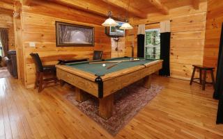 Gatlinburg Secret Splash - Private Indoor Pool, Outdoor Hot Tub, Jetted Tub + Game Room - 1