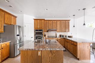 Shadow Mountain Retreat- Perfect location Pool Games Hikers retreat - 5